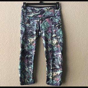 Lululemon cropped legging (Retro Pattern)